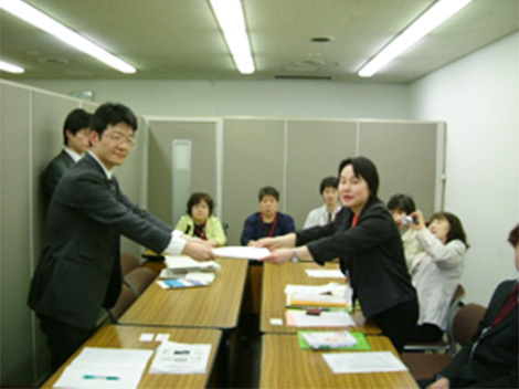2009年4月　渡邊副厚生労働大臣に陳情