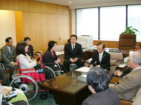 2009年4月　渡邊副厚生労働大臣に陳情